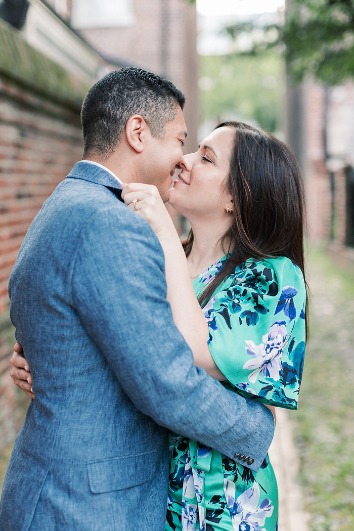 summer engagement spots in Old Town Alexandria